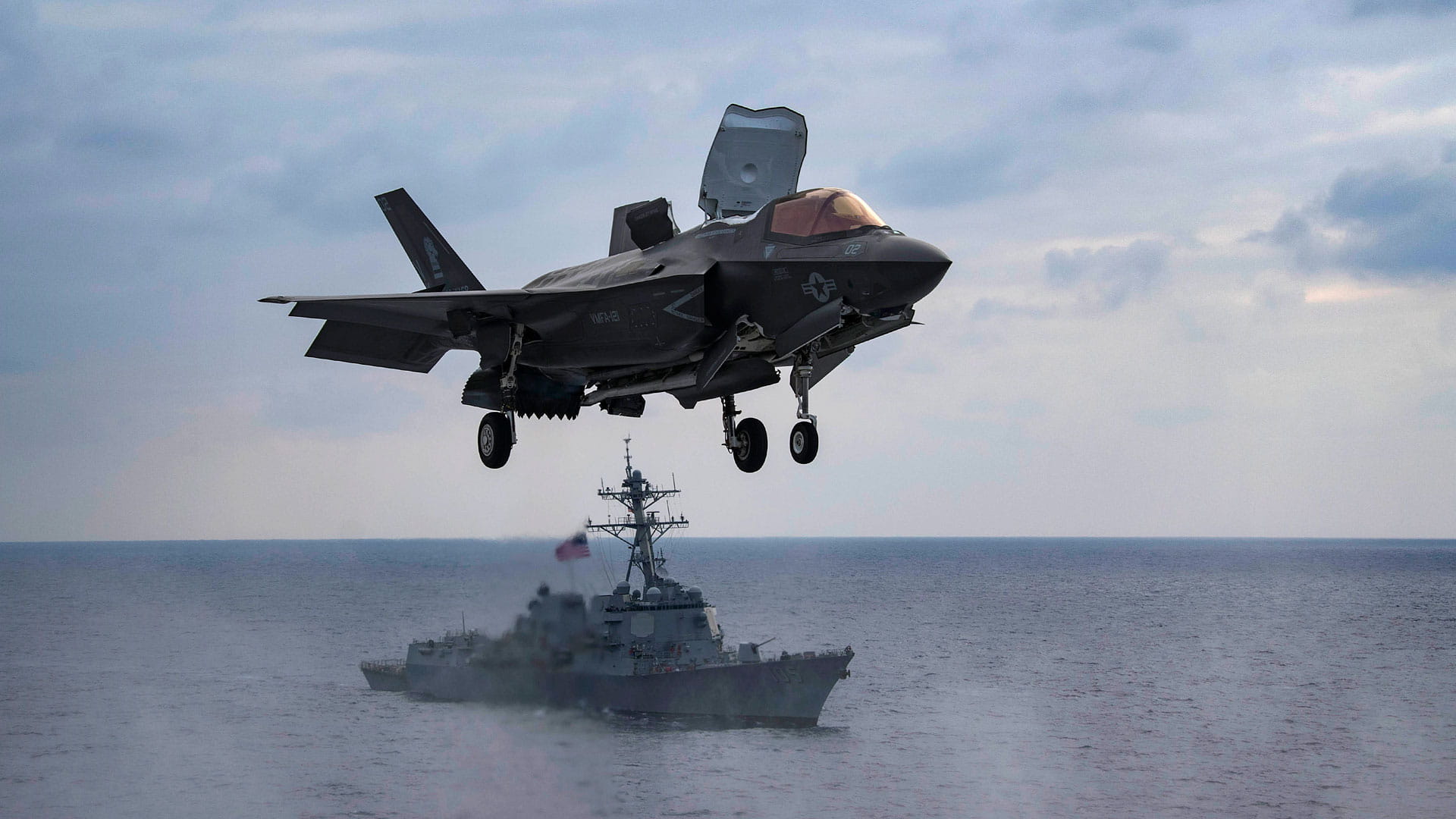 An F-35B Lightning II assigned to Marine Fighter Attack Squadron (VFMA) 121 takes off from the amphibious assault ship USS Wasp (LHD 1) following an expeditionary strike exercise in the Philippines on April 18, 2018. Photo by Mass Communication Specialist 1st Class Daniel Barker/Released