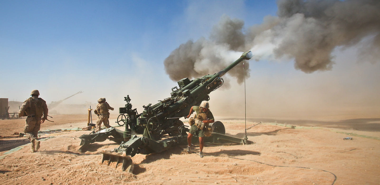 Howitzer-type gun firing an excalibur projectile